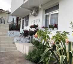 Трехместный комфорт с отдельным входом в У Елены