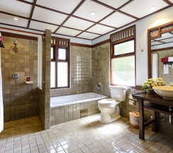 Двухместный номер Thai Style Deluxe двуспальная кровать в Khaolak Bhandari Resort & Spa