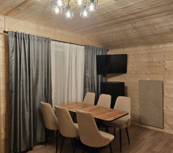 Шале Comfort с 2 комнатами с красивым видом из окна в Maas