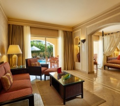 Двухместный люкс Royal двуспальная кровать в JAZ Makadi Star & Spa