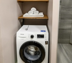 Двухместный люкс с балконом и с красивым видом из окна (двуспальная кровать) в Апартаменты Абри Люкс Новый Центр