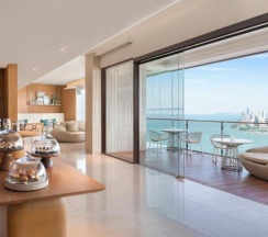 Двухместный номер Hilton Executive с видом на океан двуспальная кровать в Hilton Pattaya