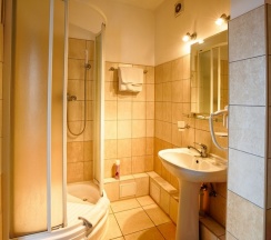 Двухместный двухкомнатный номер I категории "Комфорт" с одной двуспальной кроватью в Фридрихсхофф