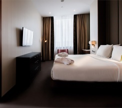 Номер категории «Люкс» с большой кроватью (King size) в Hilton Garden Inn Volgograd