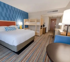 Четырёхместный номер в Howard Johnson by Wyndham Anaheim Hotel and Water Playground