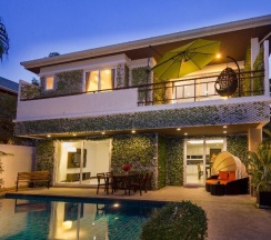 Вилла с 4 комнатами с балконом в Tropicana Pool Villa