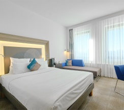 Номер Executive с двуспальной кроватью в Novotel Krasnoyarsk center