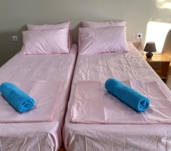 Четырёхместный номер Comfort с балконом в Regan