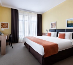 Стандартный номер с видом на реку в Golden Tulip