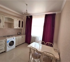 М.Горького 85Б. 1-комн.кв., 3-этаж, 92 в АнтиОтель