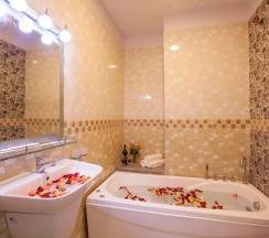 Семейный номер Standard с балконом и с красивым видом из окна в Phuong Nam Guest House