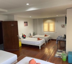 Четырёхместный номер Standard в Jenny Hostel HuaHin