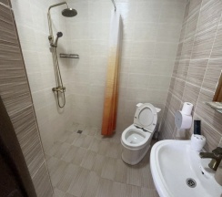 Люкс с балконом и c панорамным видом на горы в Шатун