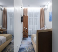 Уменьшенный стандарт с одноместным размещением в V Hotel&Rooftop lounge