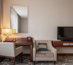 Классический Трёхместный номер в Sheraton Skypoint Luxe Hotel