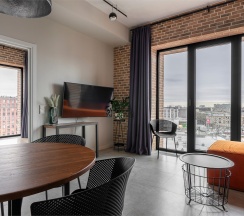 Апартамент с детской для 6-ти гостей с видом на город в Sv Loft Apart
