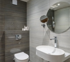 Люкс с балконом в The Rison Hotel