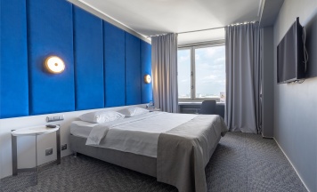 Супериор с одной большой кроватью в Аструс