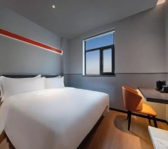 Двухместный номер Comfort (двуспальная кровать) в Jinglai Hotel Jing'an District Store