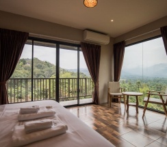 Люкс с балконом в Thanburi Resort