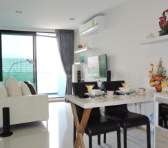 Апартаменты с балконом в Acqua Condominium 2