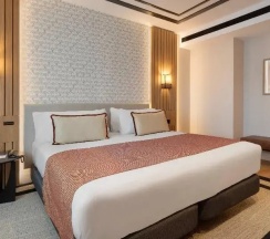 Семейный номер Standard с видом на город в Senator Gran Vía 70 Spa Hotel