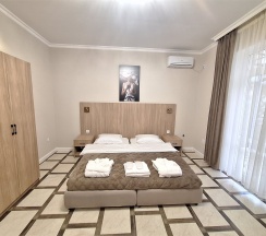 Премиум Люкс с кроватями TWIN/DBL и большой террасой с видом на горы в Цитрус