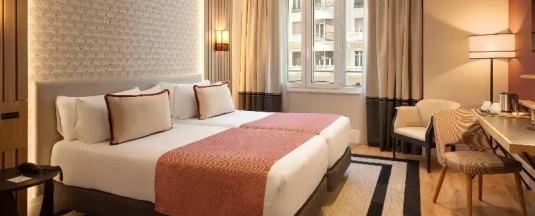 Двухместный номер Standard с балконом (2 отдельные кровати) в Senator Gran Vía 70 Spa Hotel