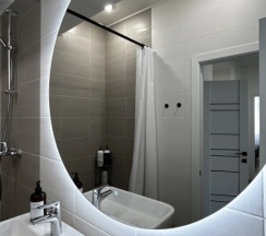 Апартаменты Comfort с 3 комнатами с видом на город в Апартаменты WHITE APARTMENT рядом с центром