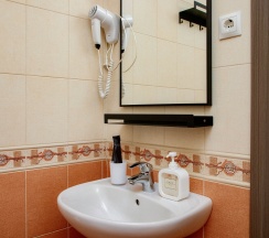 Супериор с просторным балконом и двумя раздельными кроватями в Ассоль