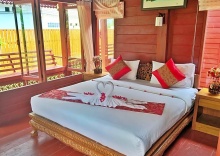 Двухместное бунгало двуспальная кровать в Phi Phi Maiyada Resort