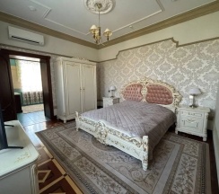 Коттедж Дуплекс с балконом и с красивым видом из окна в Dipservice hall