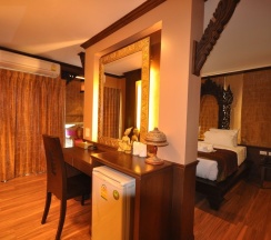 Люкс с балконом в Chalelarn Hotel