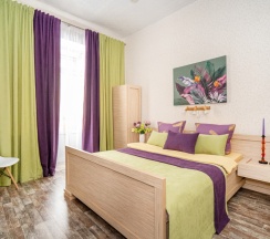 Четырёхместные апартаменты с 3 комнатами с видом на город в 3-комн. апарты в центре города на ул. Романовская Слобода 22