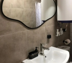 Коттедж с 3 комнатами с балконом и с красивым видом из окна в Лазурный берег