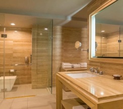 Клубный люкс с балконом и с видом на море в Отель Dusit Thani Krabi Beach Resort