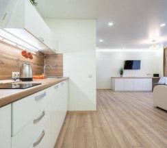 Двухместные апартаменты с балконом и с видом на город двуспальная кровать в Апартаменты с круглосуточным заселением 24/7