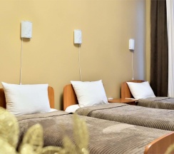 №8. Трехместный номер с дополнительным спальным местом и видом на горы в Прибой