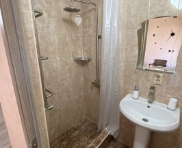 Двухместный номер с двуспальной кроватью  в У реки