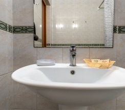 Стандартный (Стандартный однокомнатный 2-х местный номер с балконом) в Odeon