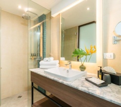 Двухместный номер Deluxe с балконом двуспальная кровать в Dewa Phuket Resort & Villas