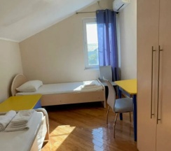 Шестиместный семейный коттедж с балконом в Малахит