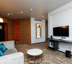 Номер Privilege Luxe с двуспальной кроватью в Mercure