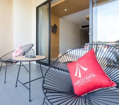 Двухместный Aurico Nest с балконом двуспальная кровать в Aurico Kata Resort & Spa