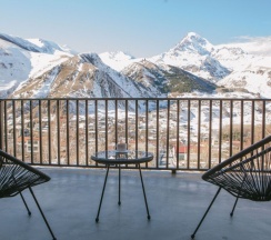 Номер совмещённый Семейный с балконом в Intourist Kazbegi