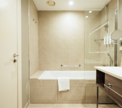 Номер "Стандарт" с двумя раздельными кроватями в Кортъярд Марриотт Сочи Красная Поляна