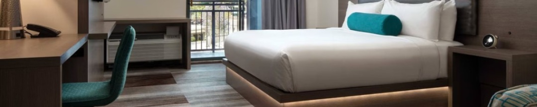 Люкс с балконом в Aloft Scottsdale
