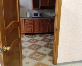 Семейный номер с собственной кухней в Адель