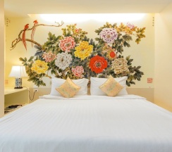Двухместный семейный номер Deluxe с видом на горы в Sino House Phuket Hotel