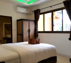 Вилла с балконом в Вилла Hideland - The Luxurious Tropical Villa - Pattaya Jomtien
